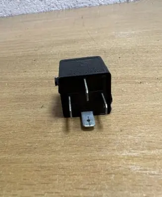 Volkswagen PASSAT B5 Other relay A0025421319 D9861