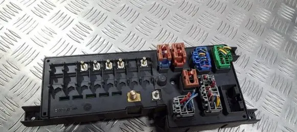 Volvo S80 Fuse box set 518717004 8637841