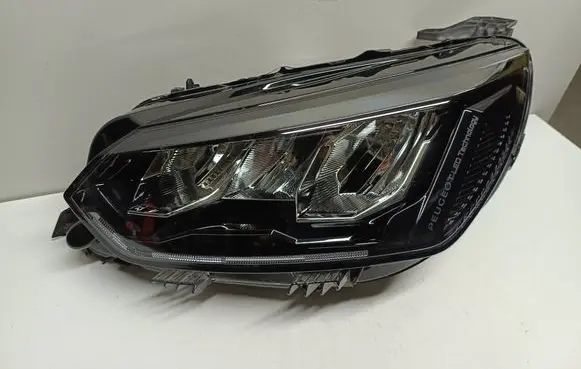 Peugeot 208 II Headlight/headlamp 