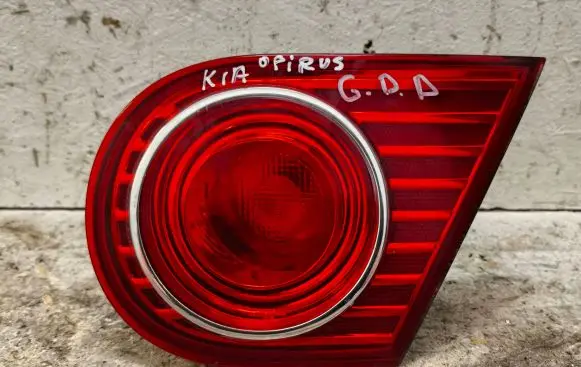 KIA Opirus Rear/tail lights