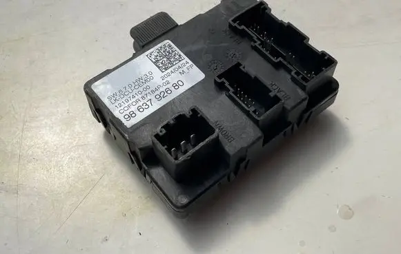 Volkswagen Polo VI Rear glass lock/latch 9863792680