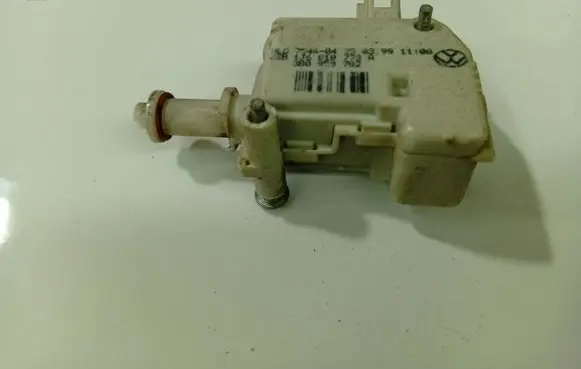 Volkswagen Golf IV Central locking motor 754604