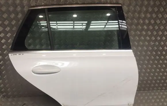 Mercedes-Benz C W206 Front door 