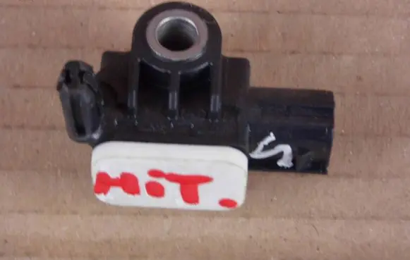 Mitsubishi Outlander Airbag deployment crash/impact sensor 8651A166