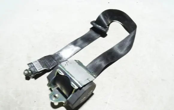 Rear seatbelt