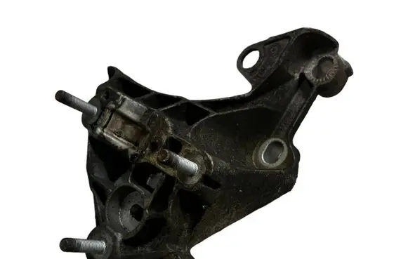 Audi A6 S6 C6 4F Engine mounting bracket 4F0199352J