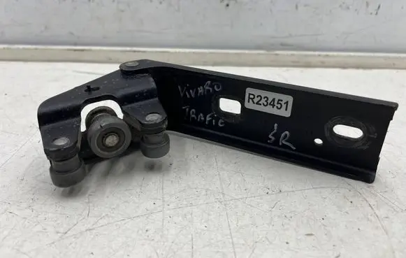 Renault Trafic III (X82) Sliding door middle roller runner 312372E