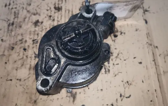 Volvo S40 Vacuum pump D1561B
