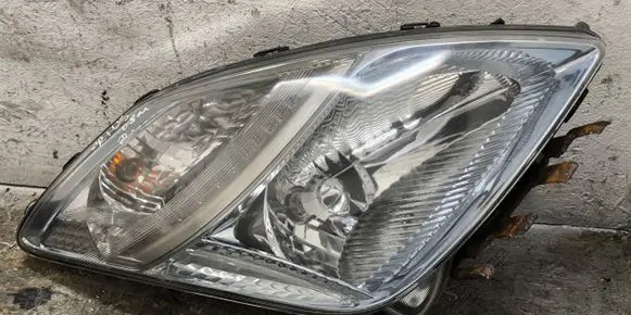 Toyota Prius (XW20) Headlight/headlamp