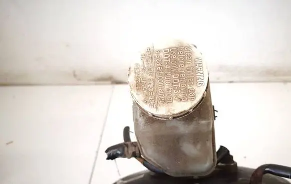 Brake fluid reservoir