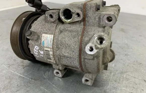 KIA Ceed Air conditioning (A/C) compressor (pump) F500AN8AA03