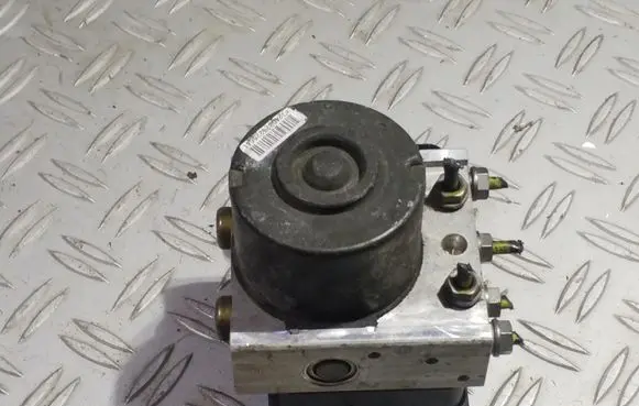 Skoda Octavia Mk1 (1U) ABS Pump 1K0907379N 00005793E 10097003133