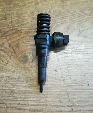 Skoda Fabia Mk1 (6Y) Fuel injector 038130073AJ