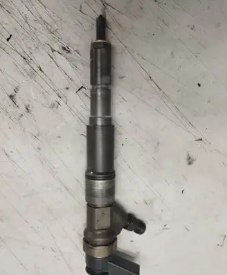 BMW X3 E83 Fuel injector 7793836