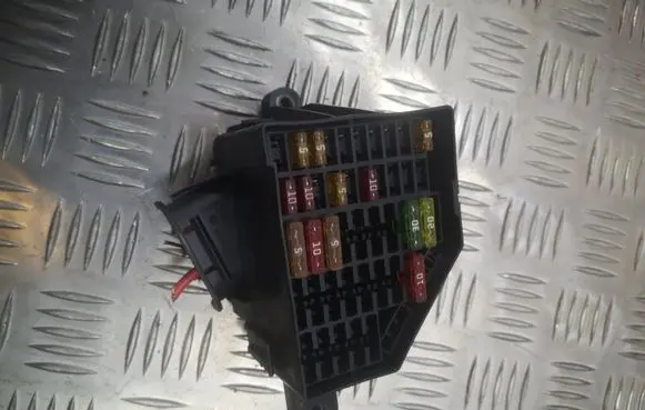 Volkswagen PASSAT B6 Fuse module 3C2941823