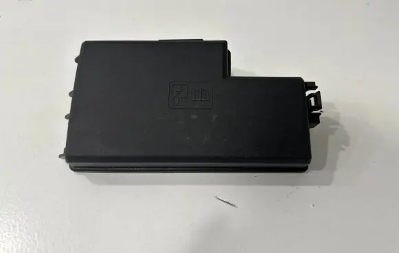 Ford Mustang VI Fuse box cover
