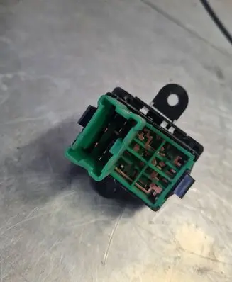 Infiniti I30 Wing mirror switch 031024