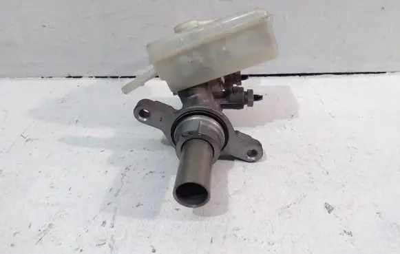 Ford C-MAX II Master brake cylinder DV612140J