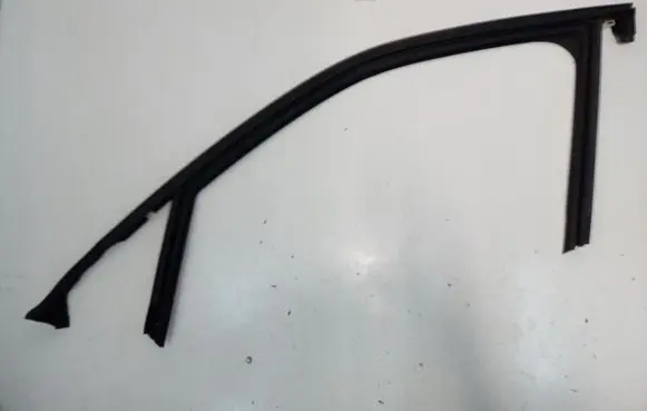 Peugeot 307 Front door rubber seal 9826332180