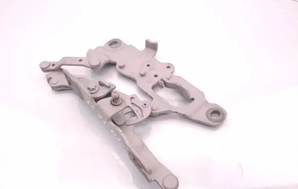 Engine bonnet/hood hinges