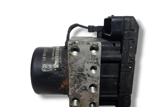 Volkswagen Golf IV ABS Pump 1J0907379G HLS8F23157 5WK8474