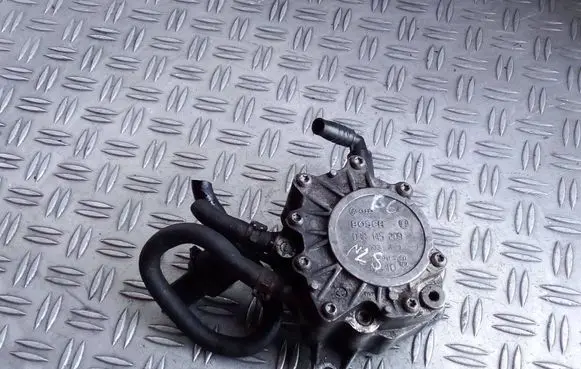 Volkswagen PASSAT B6 Vacuum pump 03G145209 1R41003A