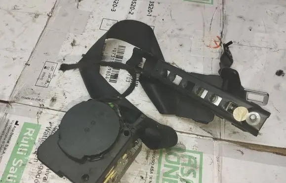 Rear seatbelt