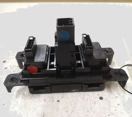 Hyundai Santa Fe Seat heating switch 60306E 60304