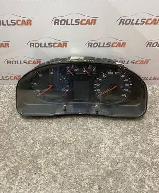 Volkswagen PASSAT B5 Speedometer (instrument cluster) 3B0919881N