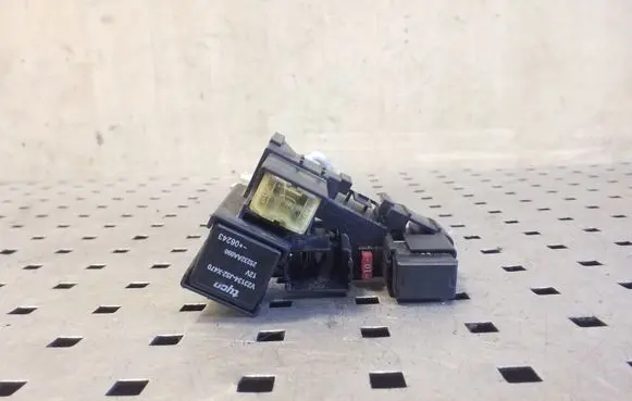 Subaru Legacy Relay mounting block RB102300B