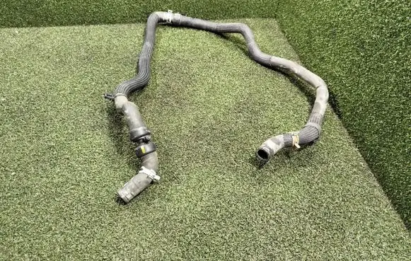Opel Vivaro Engine coolant pipe/hose 924106084R 924106155R 93450198