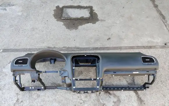 Volkswagen Golf VI Dashboard 5K1857001 1K0907543E 1K0880204L