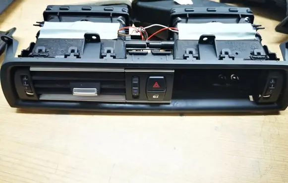 BMW 6 F12 F13 Dash center air vent grill F49197486