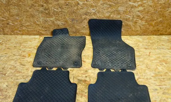 Volkswagen Golf VII Car floor mat set 5G1061502 5G0061512