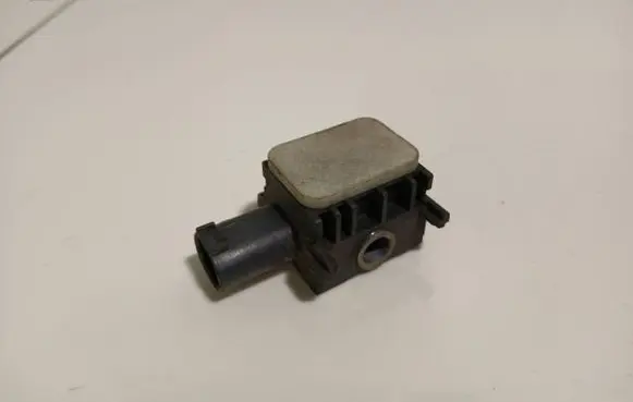 Mercedes-Benz ML W164 Airbag deployment crash/impact sensor 0038202926 402315 8J8106