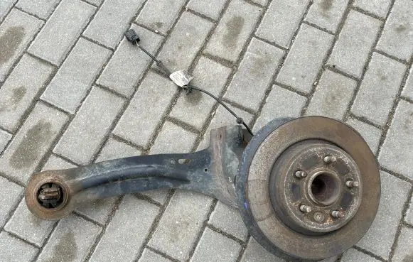 Rear wheel hub spindle/knuckle