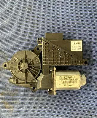 Volkswagen Polo IV 9N3 Rear door window regulator motor 6Y0959811