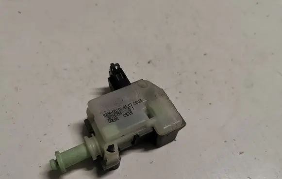 Volvo S40 Fuel tank cap lock 30716754