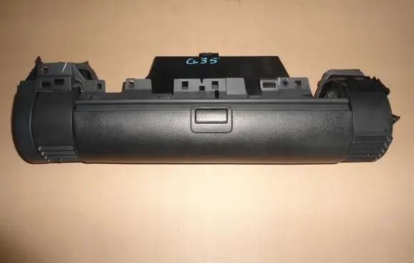 Infiniti Q45 III Glove box