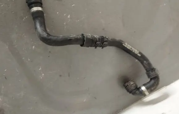 Mercedes-Benz GLE (W166 - C292) Engine coolant pipe/hose A1665004400 CT151557