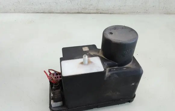 Audi A6 S6 C4 4A Central locking vacuum pump 4A0862257C