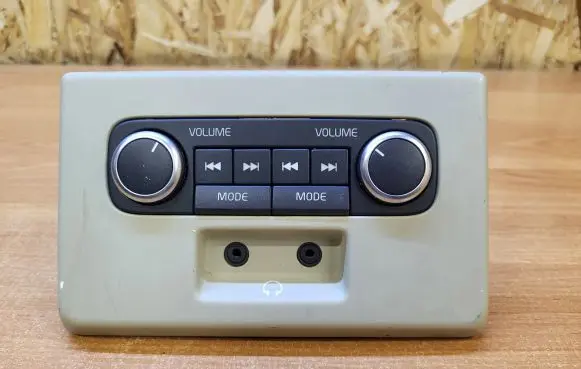 Head unit multimedia control