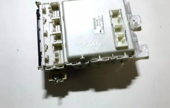 Toyota Prius (XW20) Fuse box set 8273047290 82730-47290