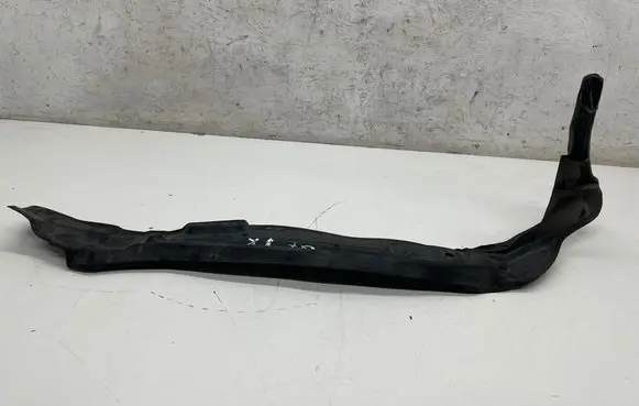 Audi Q7 4L Fender end trim 4L0821111