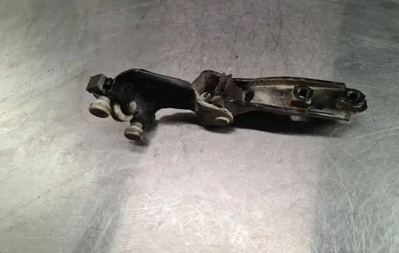 Volkswagen Caddy Sliding door middle roller runner 2K0843335A