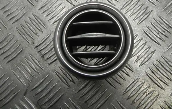 Rear air vent grill