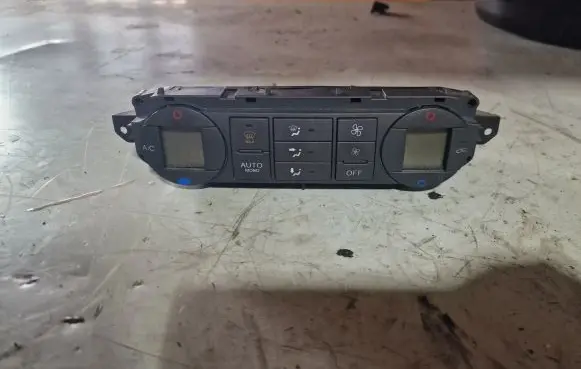 Ford Focus Climate control unit 3M5T18C612AR