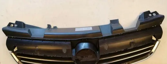 Opel Zafira B Front bumper upper radiator grill 13247331