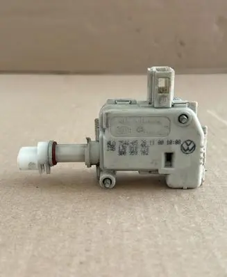 Volkswagen Golf IV Central locking motor 1J0810773 754605281 3B0959782