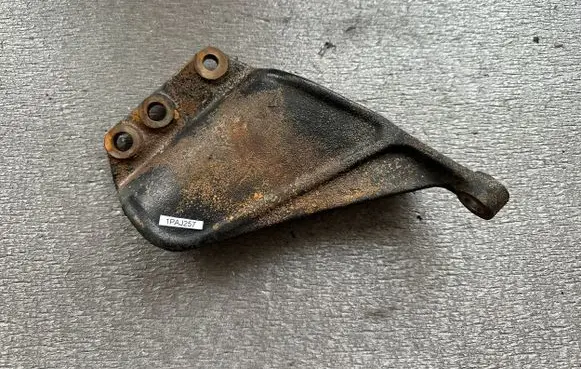 Mitsubishi Pajero Engine mount bracket MD134564